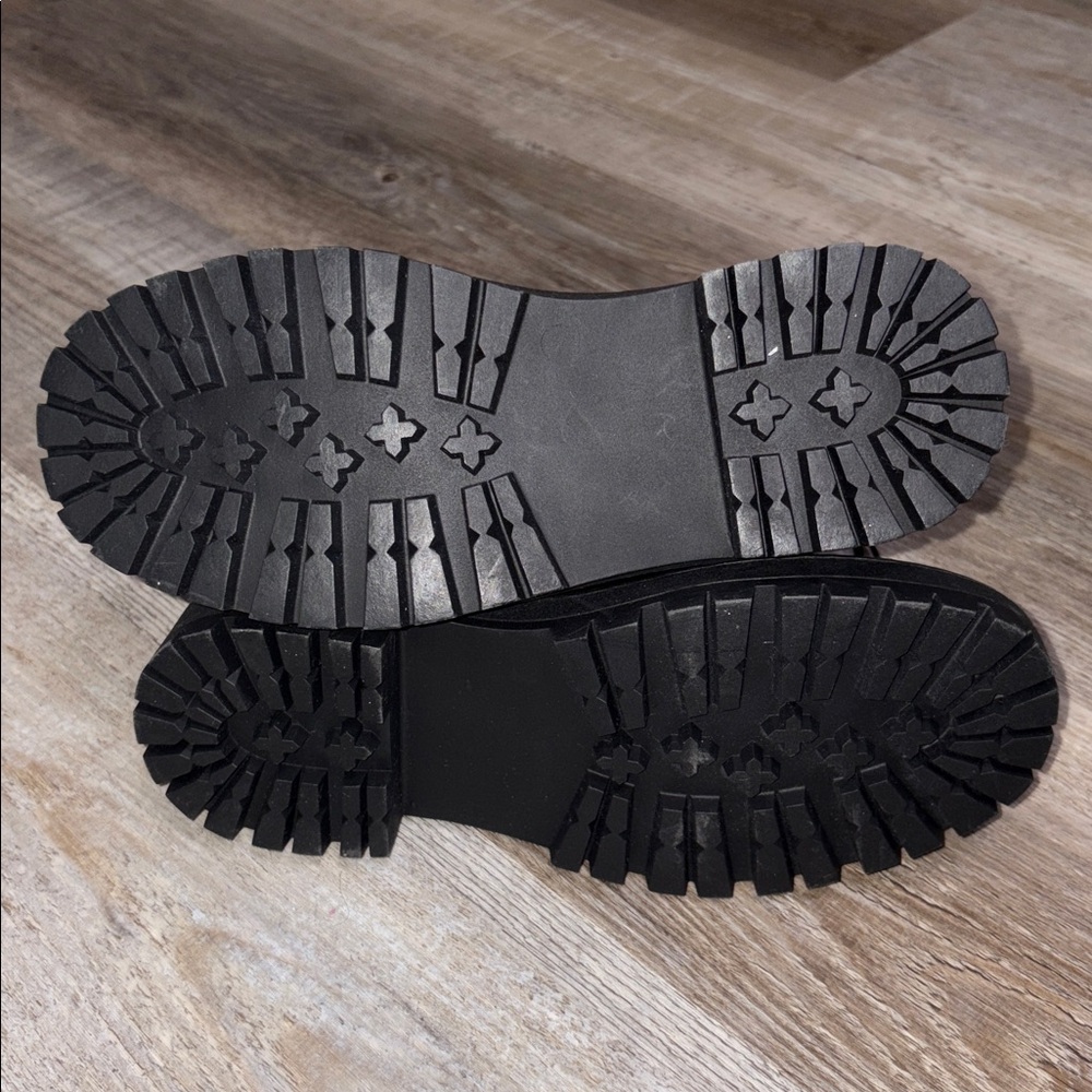 Express Boots - Picture 5 of 5